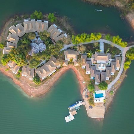 The Sanctuary Nam Ngum Beach Resort Vang Vieng Luaran gambar