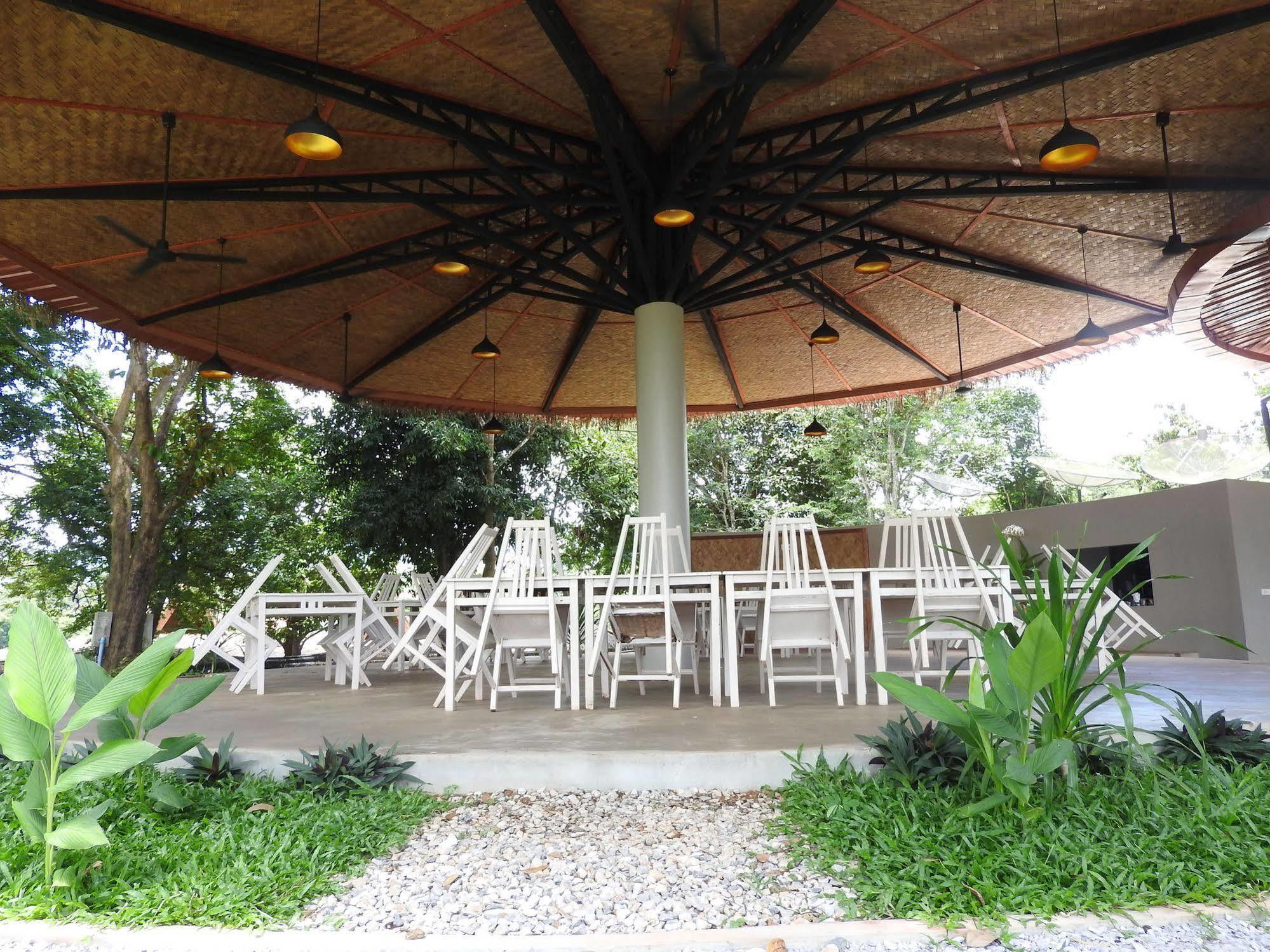 The Sanctuary Nam Ngum Beach Resort Vang Vieng Luaran gambar