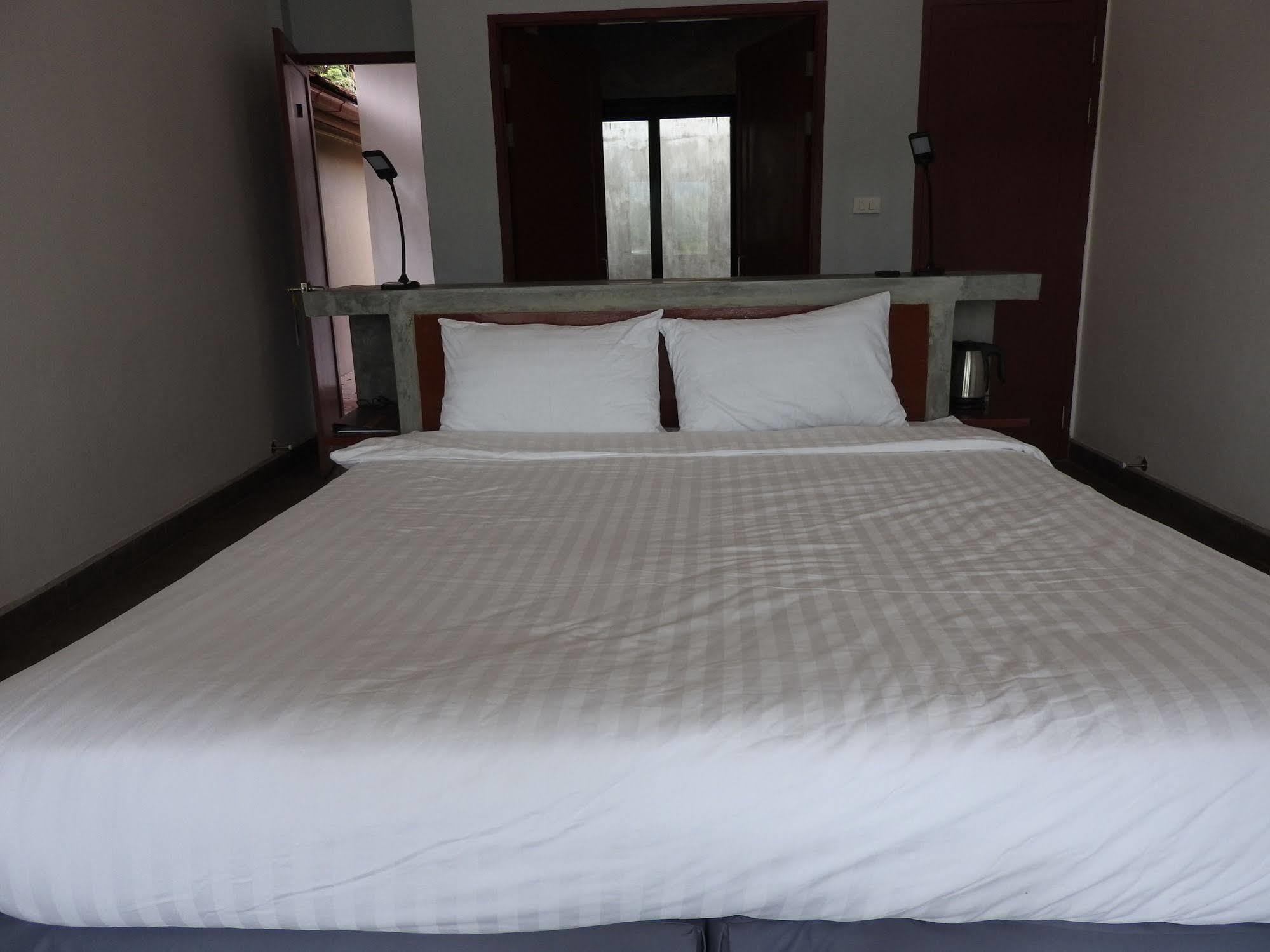 The Sanctuary Nam Ngum Beach Resort Vang Vieng Luaran gambar